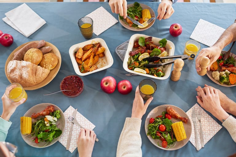 What does a paediatric dietitian do?